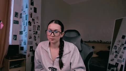 Alia Mereyn online show from October 5, 2025, 9:18 am