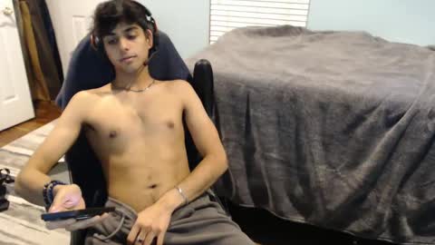 raymondg8596 online show from March 4, 2025, 2:49 am