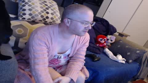 Snapshot of raymondsun chatting on January 1, 2025, 2:20 pm Sunshine Ray online show from January 1, 2025, 2:20 pm