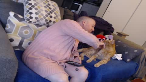 Snapshot of raymondsun chatting on January 1, 2025, 5:22 pm Sunshine Ray online show from January 1, 2025, 5:22 pm