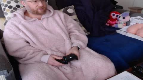 Snapshot of raymondsun chatting on February 16, 2025, 2:32 pm Sunshine Ray online show from February 16, 2025, 2:32 pm