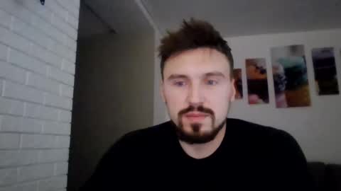 Snapshot of razvan27h chatting on February 8, 2025, 5:08 pm Razvan27h online show from February 8, 2025, 5:08 pm