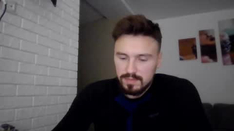 Snapshot of razvan27h chatting on February 23, 2025, 5:07 pm Razvan27h online show from February 23, 2025, 5:07 pm