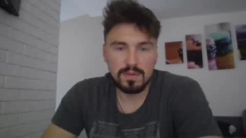 Snapshot of razvan27h chatting on November 6, 2025, 11:33 am Razvan27h online show from November 6, 2025, 11:33 am