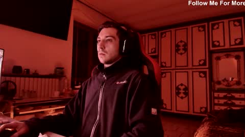 rcomi4 online show from November 12, 2025, 4:35 am