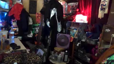 reallyredrum69th online show from December 3, 2025, 2:41 am