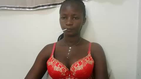 Snapshot of realqueen_ chatting on September 19, 2025, 7:21 am queen online show from September 19, 2025, 7:21 am