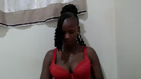 Snapshot of realqueen_ chatting on November 25, 2025, 6:30 pm queen online show from November 25, 2025, 6:30 pm