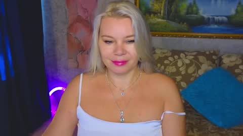 Snapshot of reasonforpassion_ chatting on October 1, 2025, 5:57 am Im a little sick. Ill be back soon. online show from October 1, 2025, 5:57 am