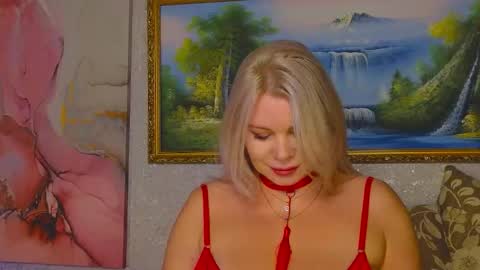 Snapshot of reasonforpassion_ chatting on October 29, 2025, 3:14 pm Im a little sick. Ill be back soon. online show from October 29, 2025, 3:14 pm