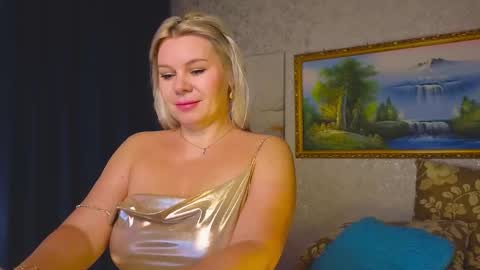 Snapshot of reasonforpassion_ chatting on November 14, 2025, 12:04 pm Im a little sick. Ill be back soon. online show from November 14, 2025, 12:04 pm