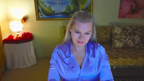 Snapshot of reasonforpassion_ chatting on December 5, 2025, 2:47 pm Im a little sick. Ill be back soon. online show from December 5, 2025, 2:47 pm