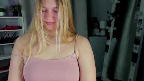 Snapshot of rebecca_____ chatting on October 8, 2025, 2:20 am rebecca_____ online show from October 8, 2025, 2:20 am