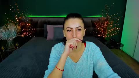 Snapshot of rebecca_diamonds chatting on February 2, 2025, 9:40 am rebecca_diamonds online show from February 2, 2025, 9:40 am