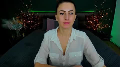 Snapshot of rebecca_diamonds chatting on February 5, 2025, 12:38 pm rebecca_diamonds online show from February 5, 2025, 12:38 pm