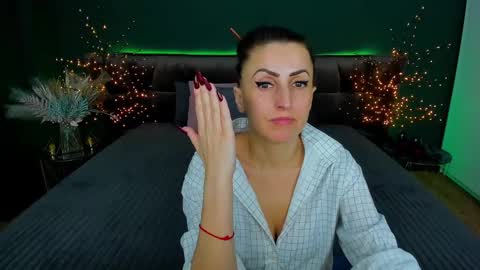 Snapshot of rebecca_diamonds chatting on February 6, 2025, 9:43 am rebecca_diamonds online show from February 6, 2025, 9:43 am