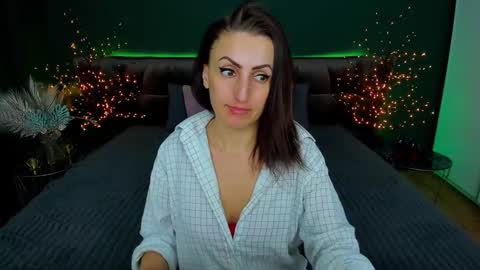 Snapshot of rebecca_diamonds chatting on February 12, 2025, 1:37 pm rebecca_diamonds online show from February 12, 2025, 1:37 pm