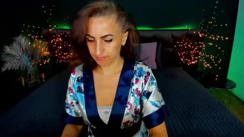 Snapshot of rebecca_diamonds chatting on September 17, 2025, 5:42 am rebecca_diamonds online show from September 17, 2025, 5:42 am