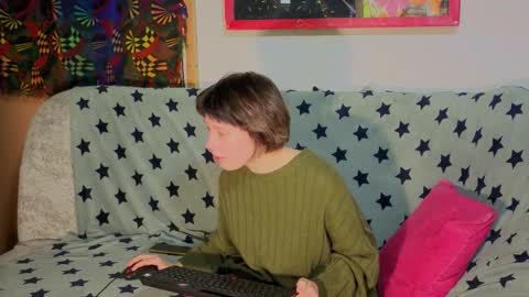 Lara online show from October 22, 2025, 6:07 pm