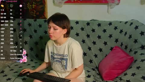 Lara online show from November 5, 2025, 10:10 pm