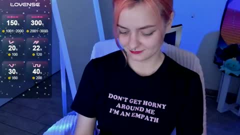 Snapshot of red_bestie_ chatting on November 22, 2025, 2:27 pm Bestie online show from November 22, 2025, 2:27 pm