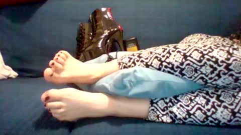 Snapshot of redatelier69 chatting on December 18, 2025, 8:48 pm RedAtelier69 online show from December 18, 2025, 8:48 pm