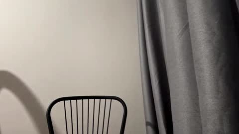 Mia online show from December 18, 2025, 12:33 pm