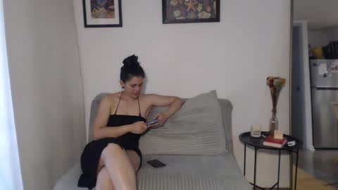 Snapshot of redfloweer chatting on January 8, 2025, 10:58 pm redfloweer online show from January 8, 2025, 10:58 pm