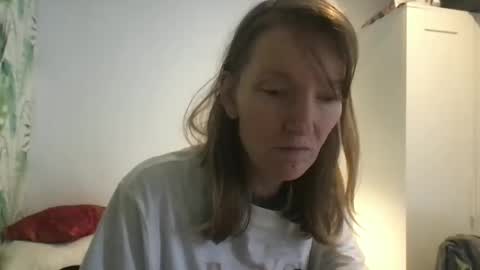 Snapshot of redfoxofficial chatting on November 23, 2025, 3:34 pm Redfox online show from November 23, 2025, 3:34 pm