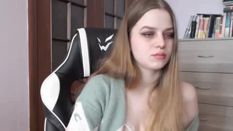 Lily online show from March 5, 2025, 5:29 am