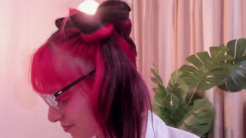 Snapshot of redmeloddy chatting on February 4, 2025, 10:45 pm Meloddy online show from February 4, 2025, 10:45 pm