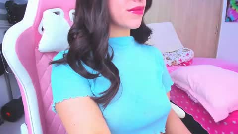 Snapshot of redski77 chatting on February 10, 2025, 6:20 am redski77 online show from February 10, 2025, 6:20 am