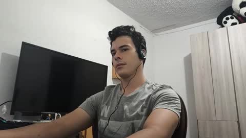 Snapshot of redsoul951869 chatting on March 7, 2025, 3:19 am RedsoulReaver online show from March 7, 2025, 3:19 am