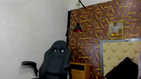 reed_kitty online show from December 14, 2025, 1:38 pm