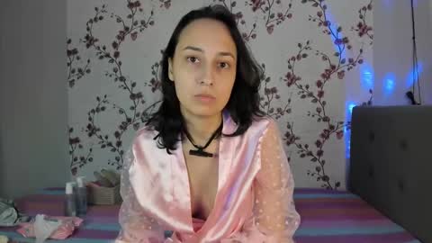 Snapshot of reginamoon12 chatting on February 14, 2025, 12:36 pm Alisa online show from February 14, 2025, 12:36 pm