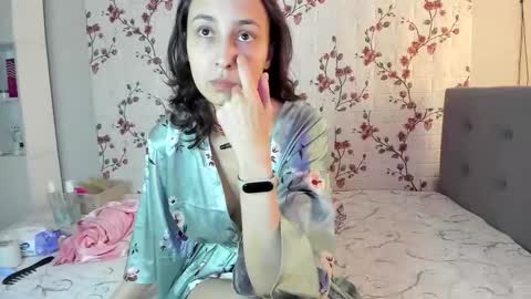 Snapshot of reginamoon12 chatting on September 21, 2025, 7:54 am Alisa online show from September 21, 2025, 7:54 am