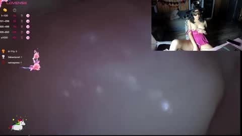 Reinacatchile online show from October 25, 2025, 1:57 am