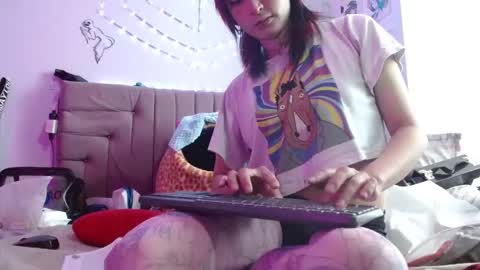 reiv_femboy online show from December 5, 2025, 8:27 pm