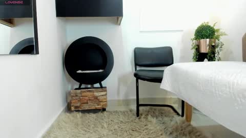 Snapshot of renataruiz_rr chatting on February 22, 2025, 3:14 pm online show from February 22, 2025, 3:14 pm