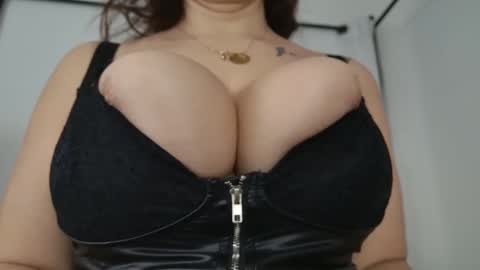 Snapshot of renattabigboobs chatting on January 30, 2025, 8:22 am Renatta online show from January 30, 2025, 8:22 am