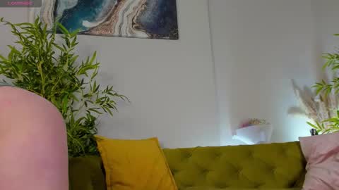 Snapshot of rene_shine chatting on November 15, 2025, 9:28 am rene_shine online show from November 15, 2025, 9:28 am