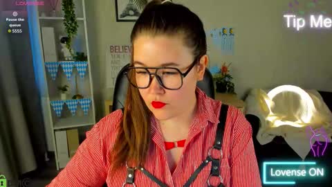 Snapshot of renee_turner chatting on October 1, 2025, 9:37 am renee_turner online show from October 1, 2025, 9:37 am