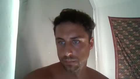 Snapshot of renud chatting on October 3, 2025, 9:45 pm renud online show from October 3, 2025, 9:45 pm