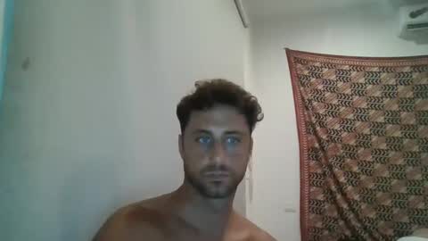 Snapshot of renud chatting on October 5, 2025, 9:45 pm renud online show from October 5, 2025, 9:45 pm