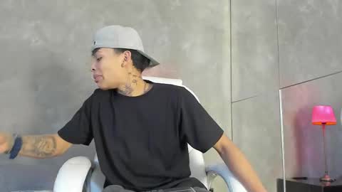 Snapshot of renzo_dogan chatting on December 4, 2025, 2:54 am Ren online show from December 4, 2025, 2:54 am