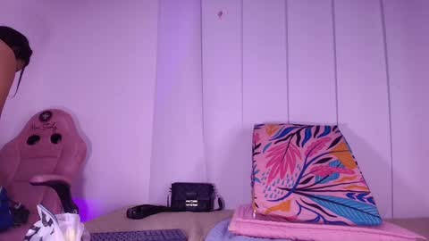 Snapshot of reven_lilith chatting on October 17, 2025, 3:10 am REVEN online show from October 17, 2025, 3:10 am