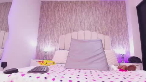 Snapshot of reven_lilith chatting on November 11, 2025, 3:06 am REVEN online show from November 11, 2025, 3:06 am