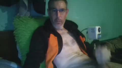 reyes_albert2006 online show from November 15, 2025, 11:29 am