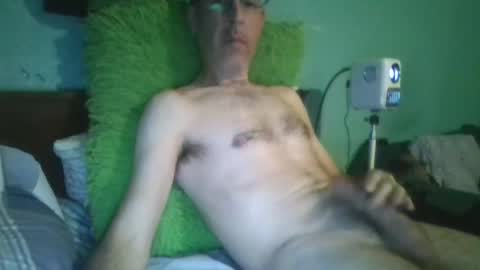 reyes_albert2006 online show from November 17, 2025, 12:22 pm