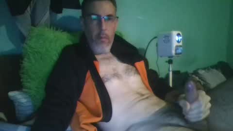 reyes_albert2006 online show from November 24, 2025, 1:00 pm